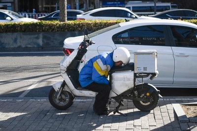 【今日の1枚】疲れ果てて… 少しだけ見逃して 中国
