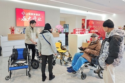 2025年中国のシルバー経済市場規模は134兆円相当