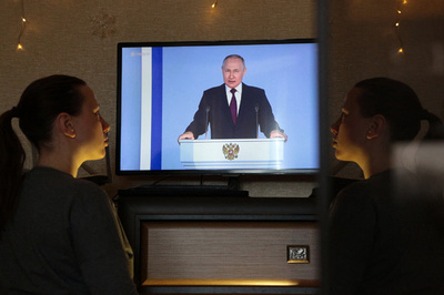 「耳にパスタ」掛けプーチン氏演説視聴で罰金、議員が控訴へ ロシア