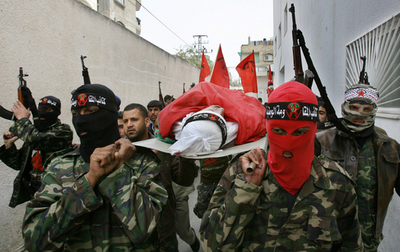 イスラエルがヘリでガザを急襲、武装勢力へ対抗 - パレスチナ自治区