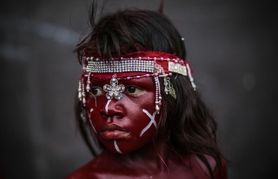 ニカラグアの「聖ドミニコ祭」、全身真っ赤にペイント