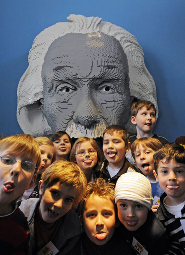 レゴでできたアインシュタイン登場、デュイスブルクのレゴ博物館