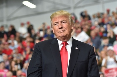 トランプ氏が「ゲーム・オブ・スローンズ」のパロディー画像、イランを揶揄