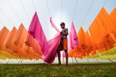 大忙しの染色工房 バングラデシュ