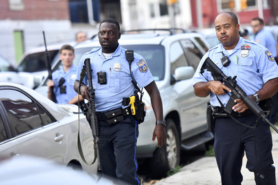 米フィラデルフィアで銃撃、警官6人負傷 容疑者を拘束