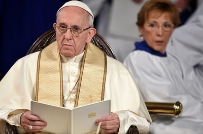 フランシスコ法王、既婚男性の聖職者任命を検討も