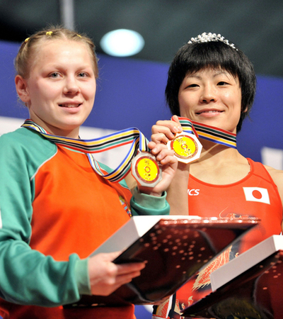 坂本日登美が51キロ級で優勝、女子レスリング世界選手権