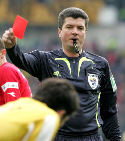 試合開始後3秒でレッドカード、不名誉な世界記録 英