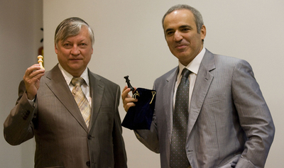 カスパロフ対カルポフ、25年ぶり因縁のチェス対決