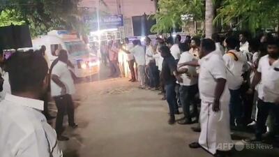 政治集会で群衆事故、少なくとも36人死亡 インド