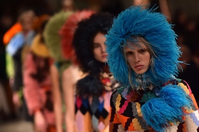 「プラダ」17/18年秋冬