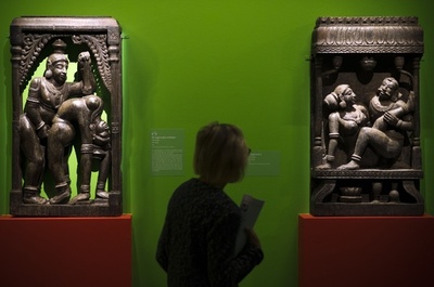 パリで「カーマ・スートラ」展、「下品でない」こと伝えたい