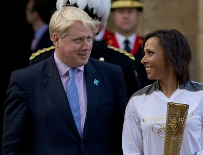 聖火がロンドンに到着、ロンドン五輪