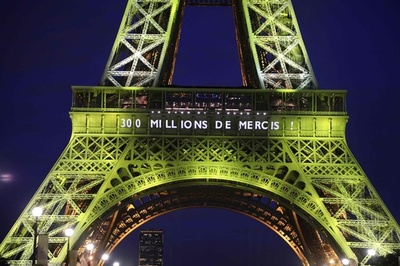パリのエッフェル塔、来場者3億人突破 音楽祭で祝う