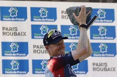 石畳嫌いのファン・バーレが逃げ切り優勝、パリ～ルーベ