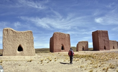 インカ帝国以前の墳墓8基、神秘的な造形に数々の伝説 ボリビア