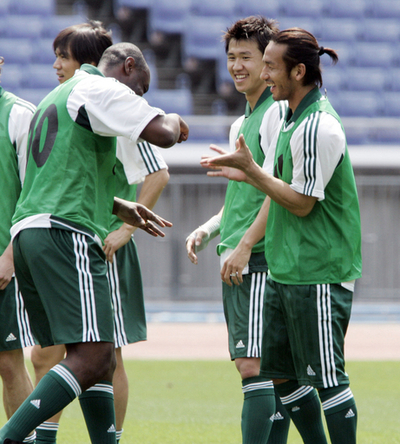 中田氏らがエキシビションマッチに向けて練習