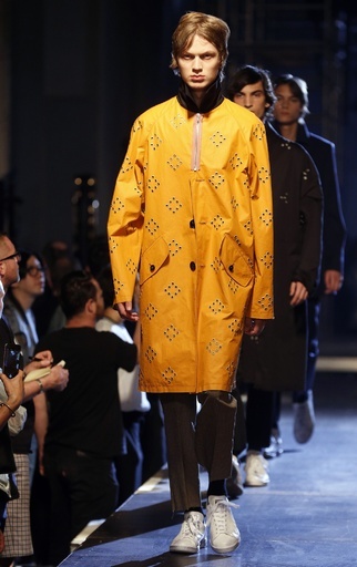 「ラフ・シモンズ」16年春夏メンズ