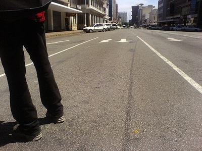 男性が女3人組にレイプされる、1年で5件目 ジンバブエ