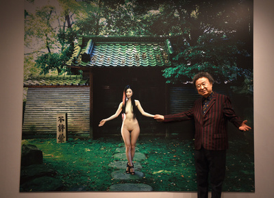 時代を抱く男、篠山紀信が撮り下ろすエロスの館