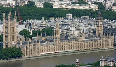 保守党議員にも経費スキャンダル、犬の餌やガーデニング代など 英国