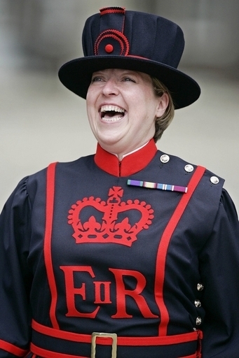 ロンドン塔の衛兵を2人を解雇、初の女性衛兵に対する「いじめ」で