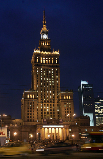 ワルシャワの文化宮殿を巡り論争が勃発 - ポーランド