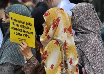 ヒジャブを強制的に脱がす、米NY市 イスラム教徒3人に1900万円支払いへ