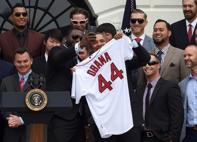 MLBスター選手がオバマ大統領と自分撮り、サムスンの作戦的中