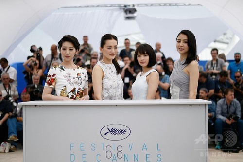 【写真特集】『海街diary』上映、綾瀬さんらレッドカーペットに カンヌ 【写真特集】『海街diary』上映、綾瀬さんらレッドカーペットに カンヌ