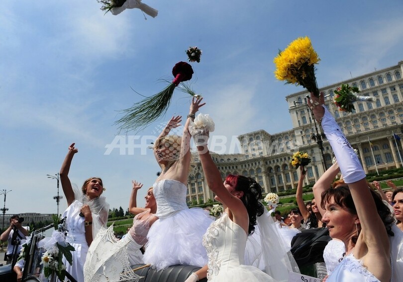 最初の共同作業はシミーダンス 結婚式の動画がyoutubeで人気 写真1枚 国際ニュース Afpbb News