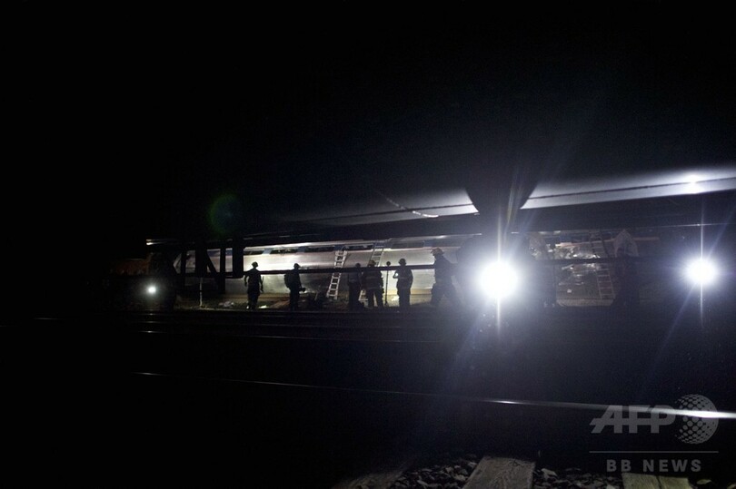 米フィラデルフィア近郊で列車脱線、5人死亡 数十人負傷