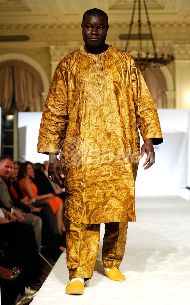 ニューヨークで民族衣装のファッションショー開催