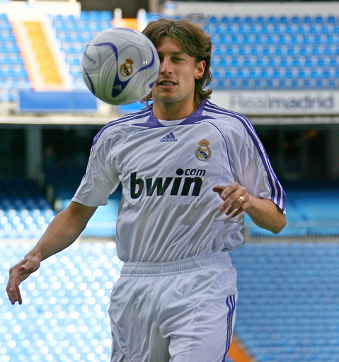 レアル・マドリード ロッベンとエインセの入団会見を行う 写真16枚