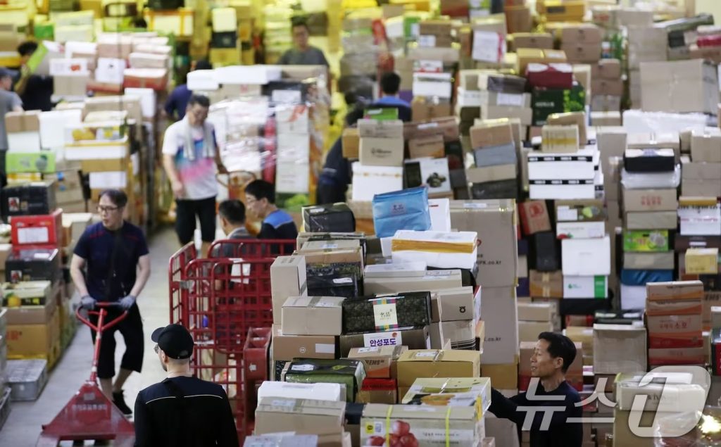 韓国・旧正月特需の裏で…「お荷物は深夜2時になります」宅配労働者の