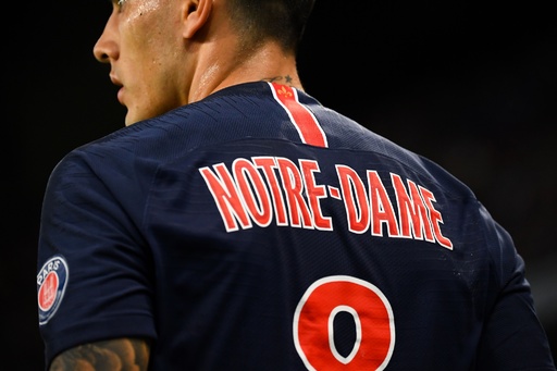 ノートルダム大聖堂火災寄付品　PSGユニフォーム　ムパッペ PSG、ノートルダム大聖堂が描かれた特別ユニホームを着用 写真10枚