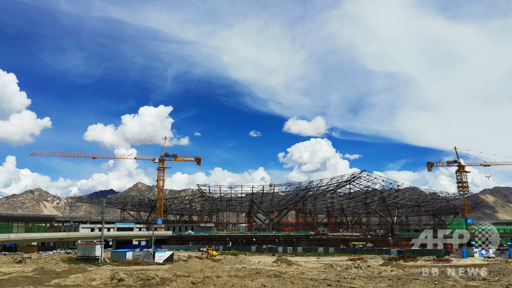 ラサ国際空港新ターミナルの外装工事が完了 2025年開設目指す 写真4枚 国際ニュース：AFPBB News