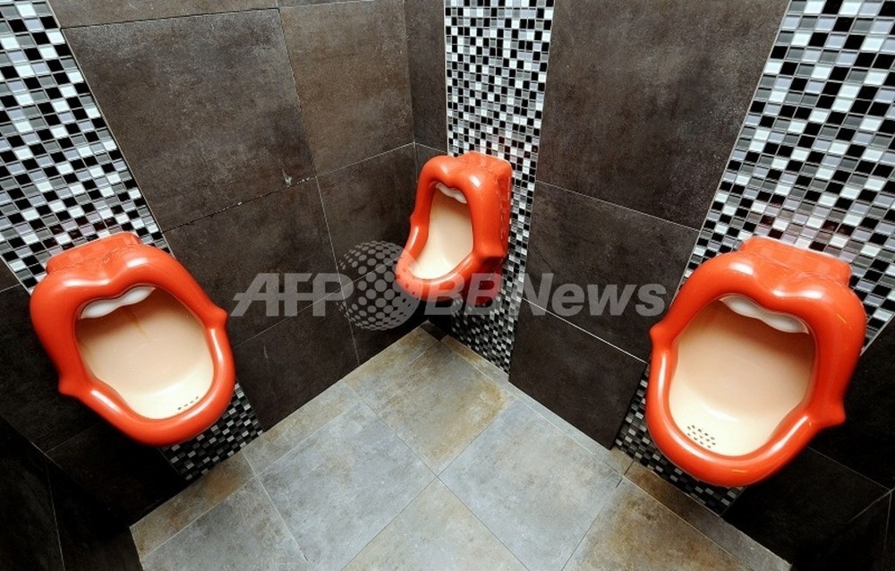 大口開けた男性用小便器 写真5枚 国際ニュース：AFPBB News