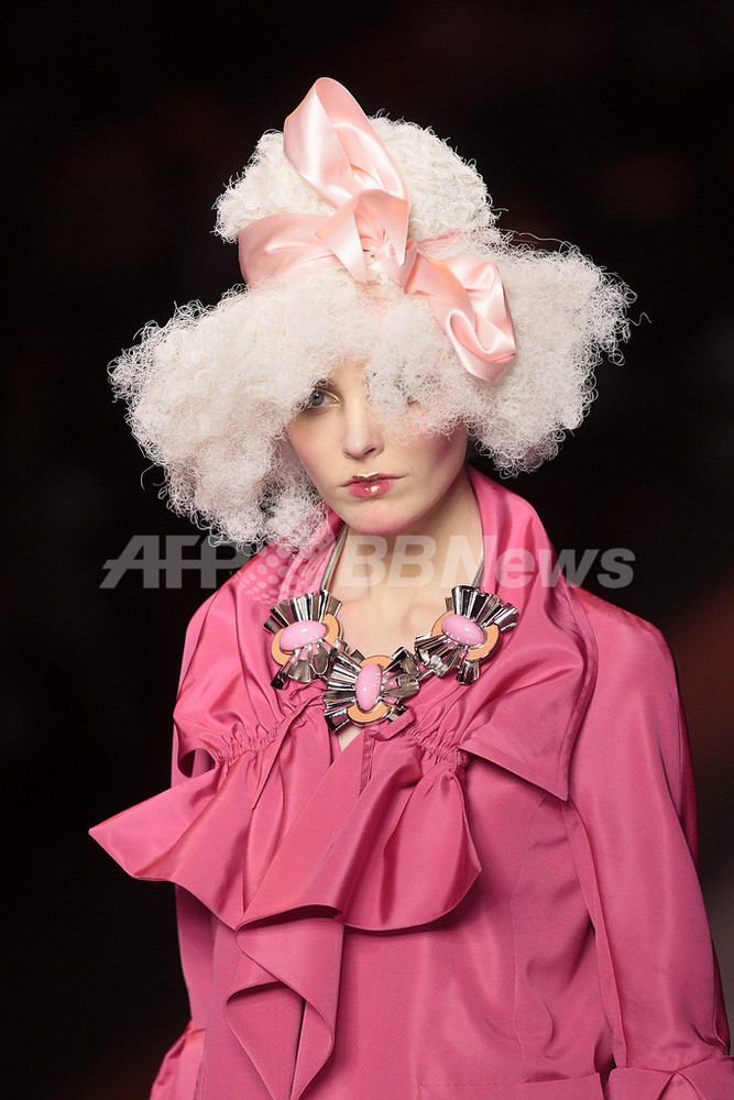09年春夏パリ・コレクション＞ジョン・ガリアーノ、新作を発表 写真43