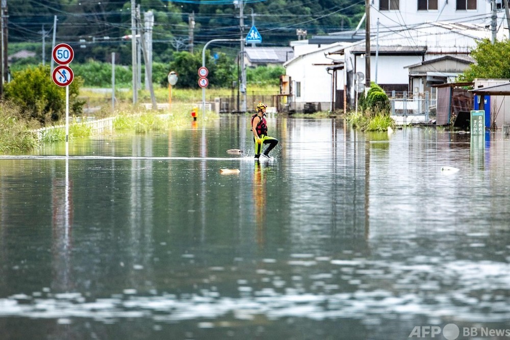 西日本中心に豪雨続く、6人死亡