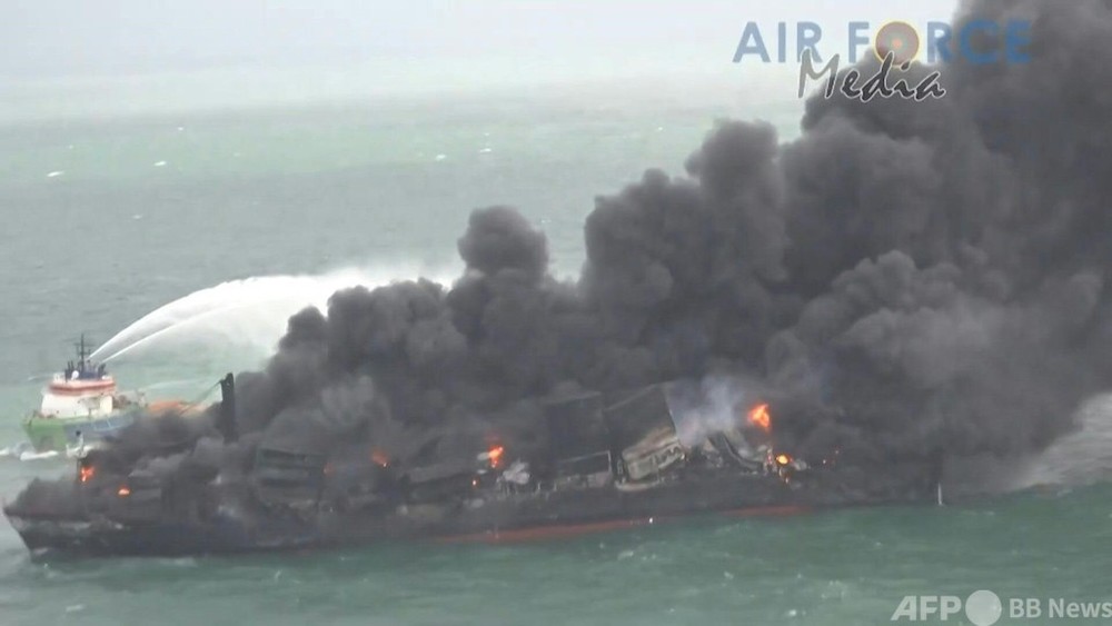 動画：スリランカ沖でコンテナ船火災 化学物質積載、発生1週間も鎮火せず