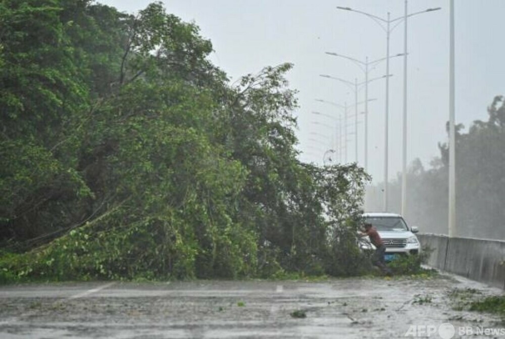 台風18号「ラガサ」 広東省に上陸 台湾で死傷者32人 写真1枚 国際