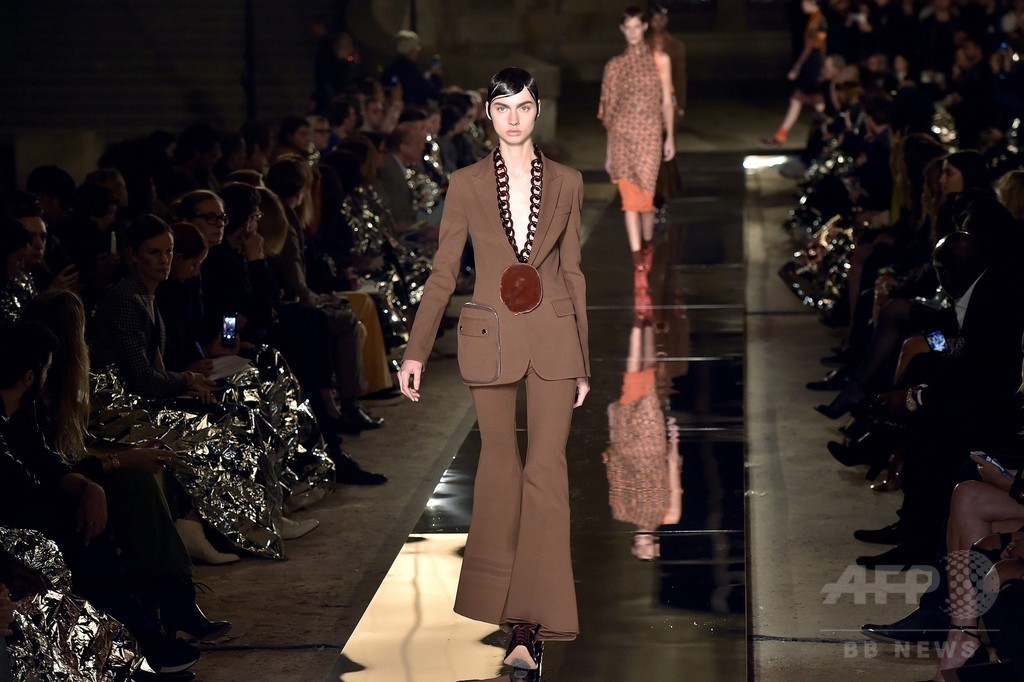 「ジバンシィ」17年春夏