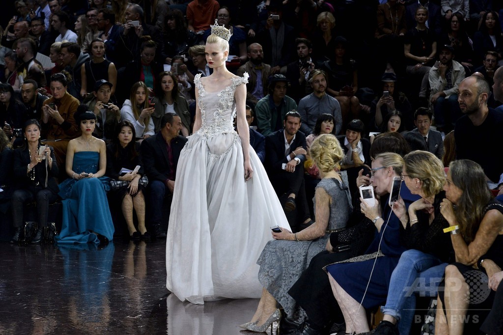 「グオ・ペイ」16/17年秋冬パリ・オートクチュール