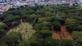 ブラジル・サンパウロのビラ・フォルモサ共同墓地（2021年4月14日撮影）。(c)Miguel SCHINCARIOL / AFP