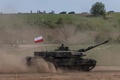 ポーランドで演習に参加する同国軍のレオパルト戦車（2022年5月19日撮影）。(c)Wojtek RADWANSKI / AFP
