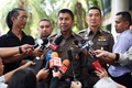 タイ首都バンコクにあるサウジアラビア大使館外で、サウジ当局者との会議を終えて報道陣の取材に応じる入国管理局のスラチェート・ハックパーン局長（2019年1月8日撮影）。(c)Lillian SUWANRUMPHA / AFP