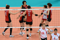 ロンドン五輪は28日、アールズコートEarls Court）でバレーボール女子予選グループAの試合が行われ、日本は3-0（25-15、25-14、25-7）でアルジェリアに勝利した。

チームの得点に歓喜する日本の選手（2012年7月28日撮影）。(c)AFP/KIRILL KUDRYAVTSEV