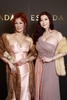 都内で開催された「エスカーダ（ESCADA）」12年春夏コレクションに出席した叶姉妹（2011年12月2日撮影）。(c)ESCADA