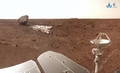 中国の火星探査車「祝融」が火星表面に着陸した際のパラシュートを、30メートル離れた地点から撮影した画像。中国国家航天局（CNSA）公開（2021年7月12日撮影、同15日公開）。(c)AFP PHOTO / CNSA

